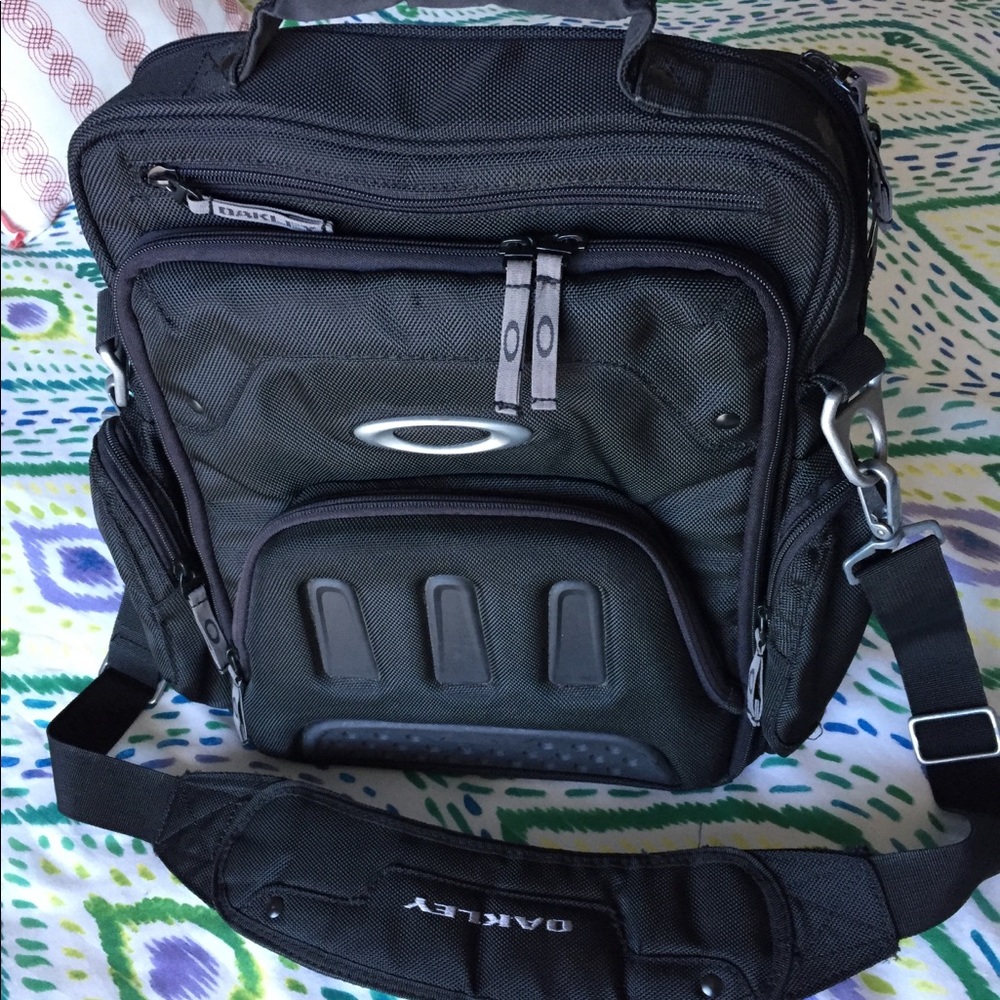 Oakley messenger bag